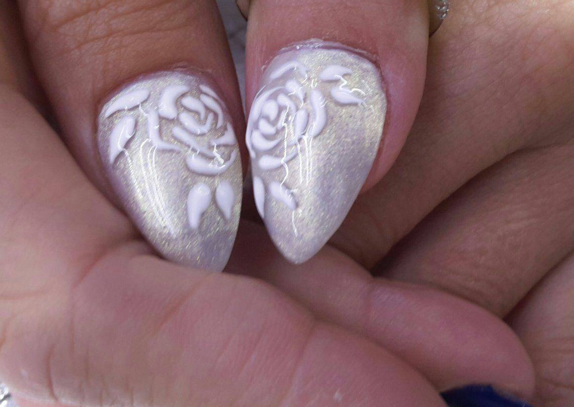 patricias-nails-wedding-thumbs